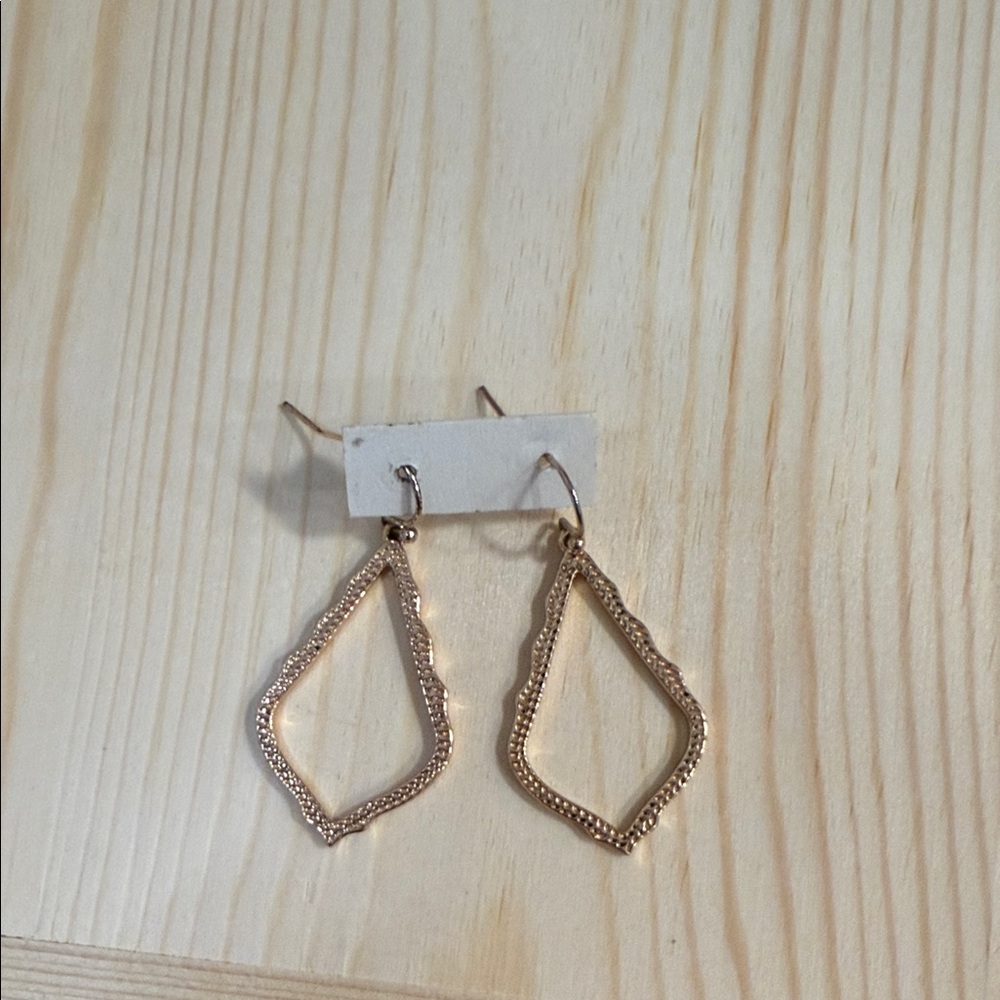 Kendra‎ Scott Rose Gold Dangly Scalloped Earrings with Points